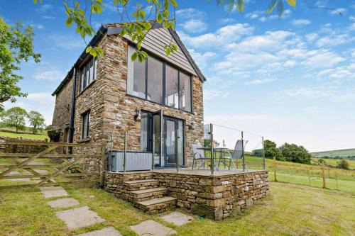 New Mills House | Peeb’s Palace at Tanpits Farm