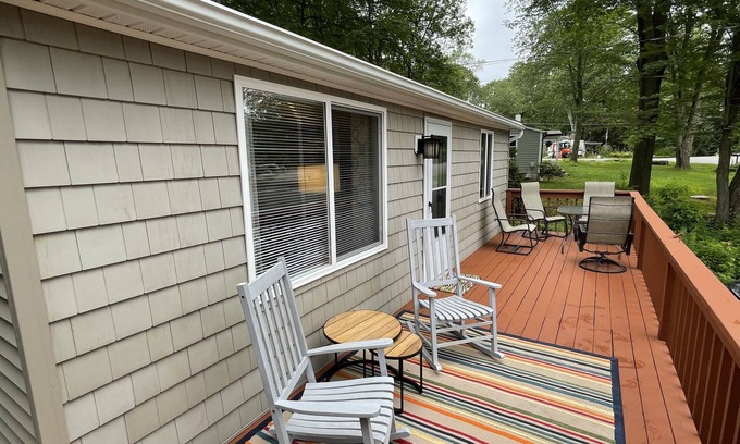 Lebanon House | Peek-A-Boo View, Amston Lake