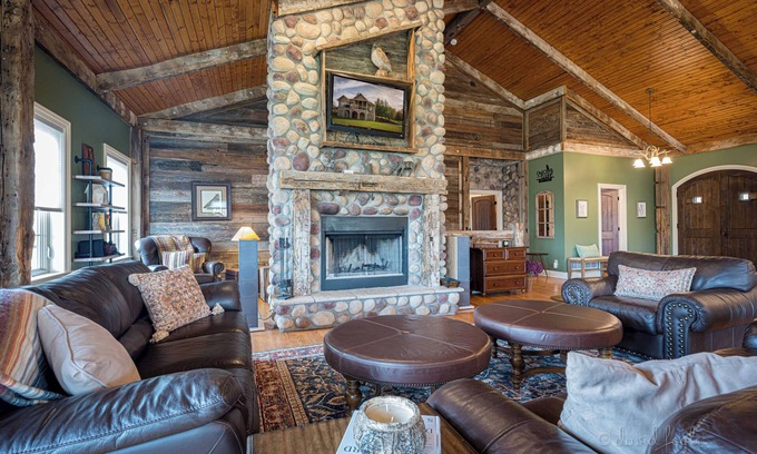The Galena Territory House | Peep the Leaves @ The Territory's BEST Lodge - Hot Tub! Fire Pit! Views!