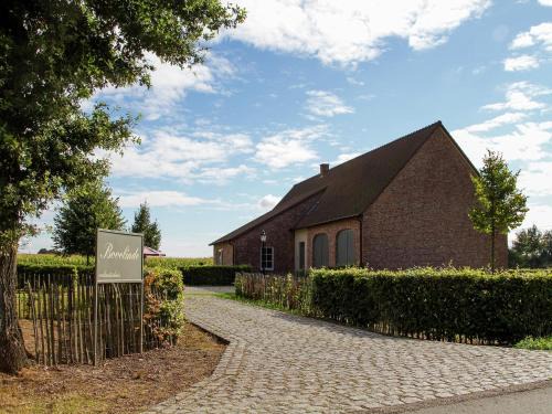 Peer Villa | Peer Villa with Garden