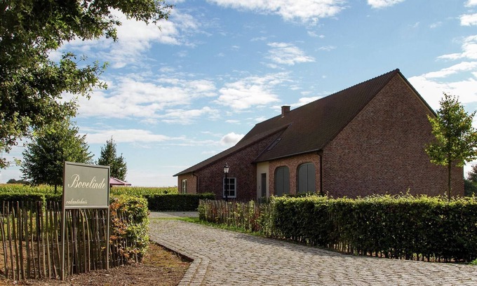 Peer Villa | Peer Villa with Garden