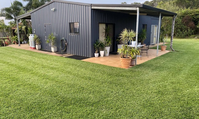Adelaide Park Cabin | Pegasus Horse Park farm stay is a rural retreat close to the beach.