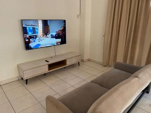 Ulu Tiram House | Pelangi Indah 8 Rooms Corner Pool Table