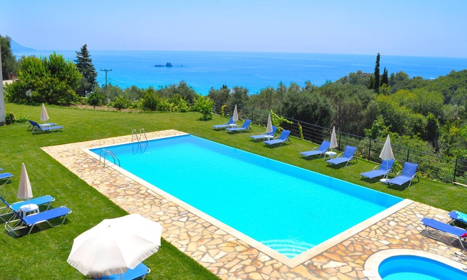 Parelia Apartment | Pelekas Beach, Studio Apartments with a pool