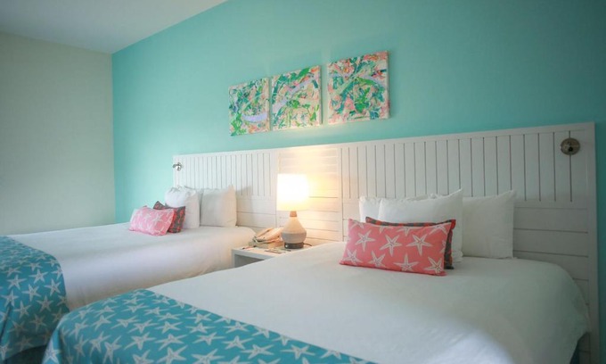 Bell Channel Bay Hotel | Pelican Bay Hotel