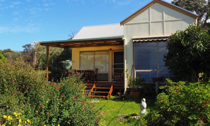 Muston House | Pelican Cottage