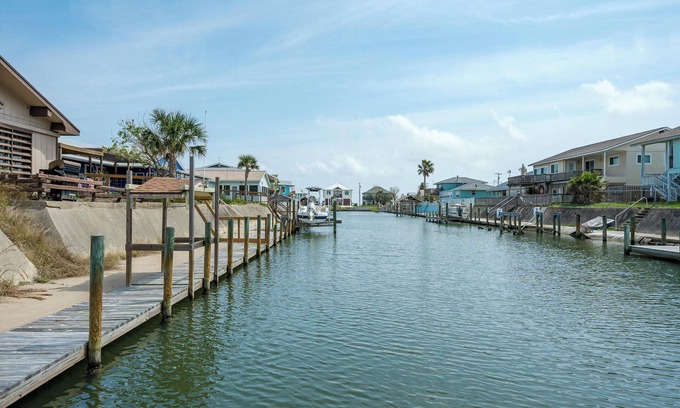 Palm Harbor Cottage | Pelican Cove
