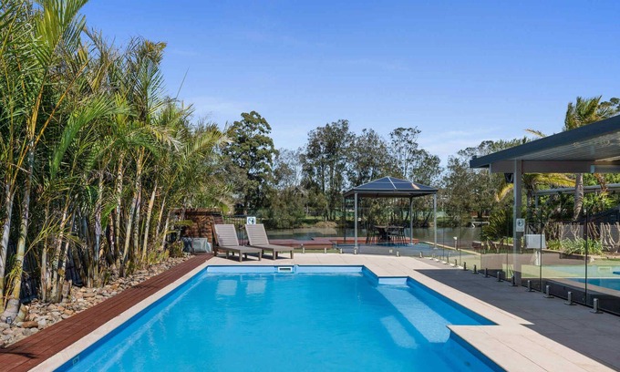 Chittaway Point House | Pelican House/Heated Pool/Kayaks/Boat Ramp