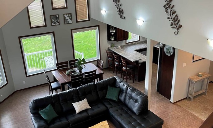 Belmont Cabin | Pelican Lake Fish & Golf Get-Away, Beautiful Pleasant Valley Home