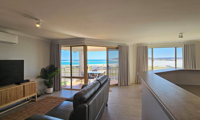 Kalbarri Villa | Pelican Shore Villa 3A- Kalbarri, WA