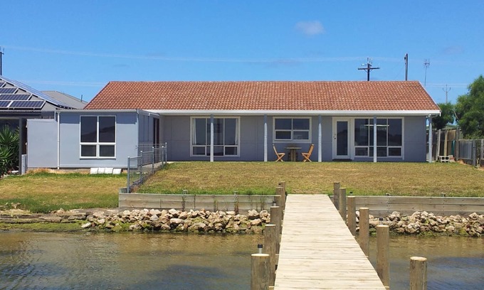 Nangkita House | Pelican View - waterfront