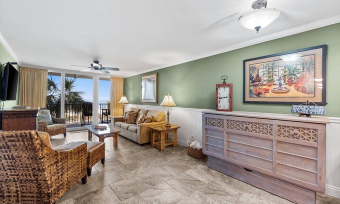 Holiday Beach Condo | Pelican Walk 211- FREE Beach Chairs! Gulf Front!