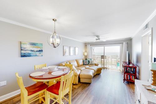 Long Beach Apartment | Pelicans Penthouse