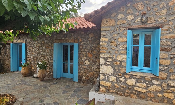 Egira House | Peloponnese Hideout-traditional stone house with amazing views and pet friendly