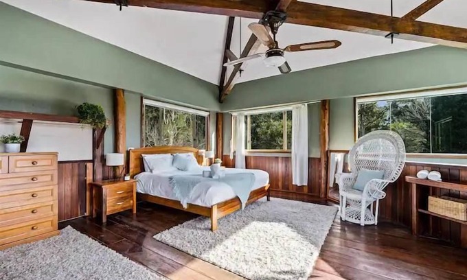 Pemberton House | Pemberton Forest View Retreat