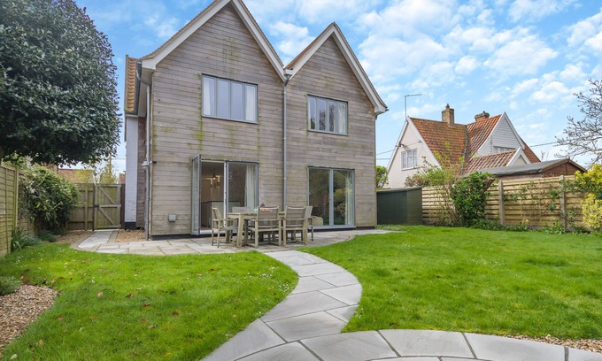 Walberswick House | Pembroke Cottage - Four Bedroom House, Sleeps 6