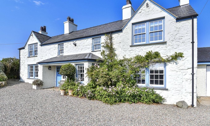 Abersoch Cottage | Pen y Bryn - a cottage that sleeps 10 guests in 5 bedrooms