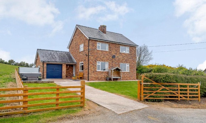 Llannefydd House | Pen Y Gaer