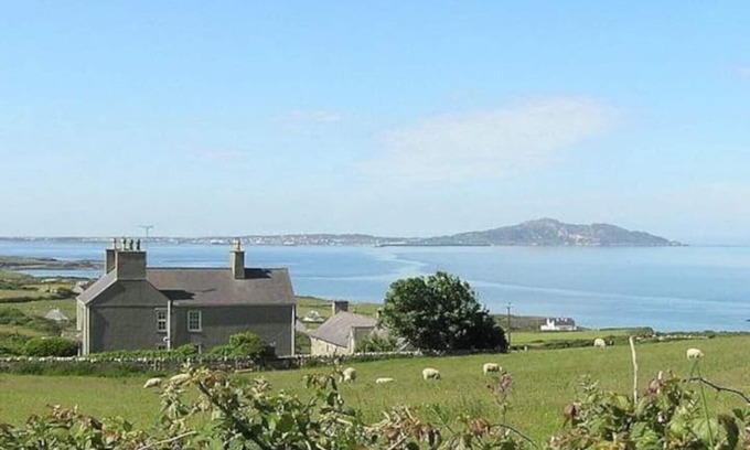Cylch-Y-Garn Cottage | Pen y Graig - Back Wing, Church Bay, sea views, 500m to beach. No Dogs