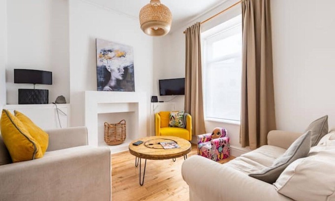 Penarth House | Penarth Townhouse close to Sea and City