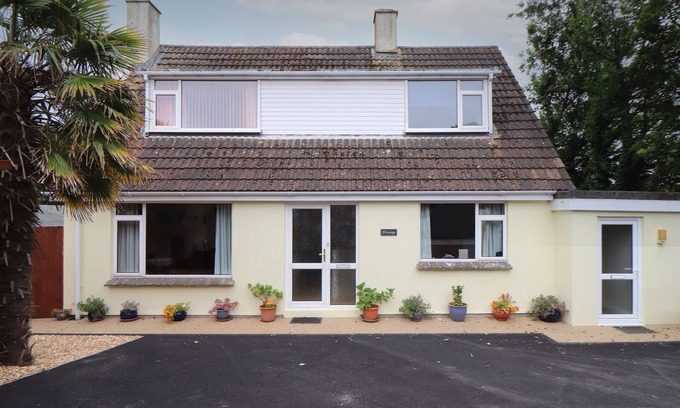 Mullion Cottage | PENCOYS, pet friendly, with open fire in Mullion