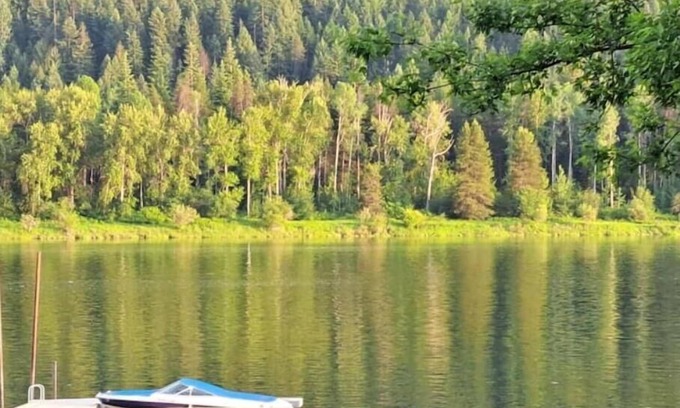 Newport House | Pend Oreille River home, enjoy the best of Pend Oreille Valley & it's Mountains
