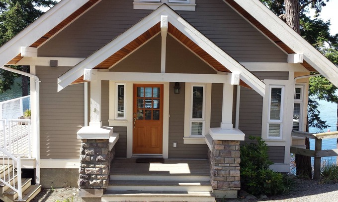 Pender Island Cottage | PENDER ISLAND GETAWAY - Luxury Modern Cottage For Rent: