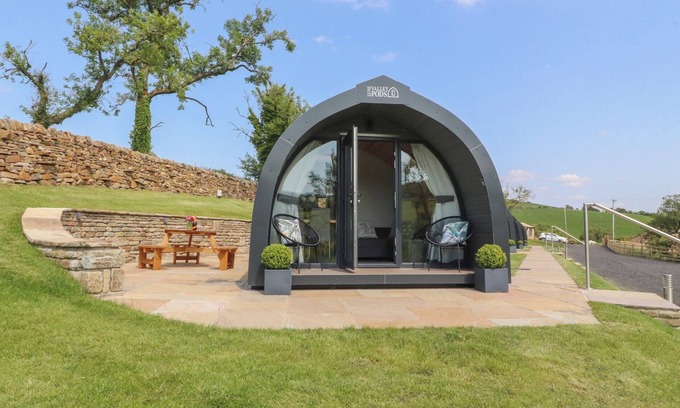 Fence Cottage | PENDLE, romantic, with a garden in Clitheroe