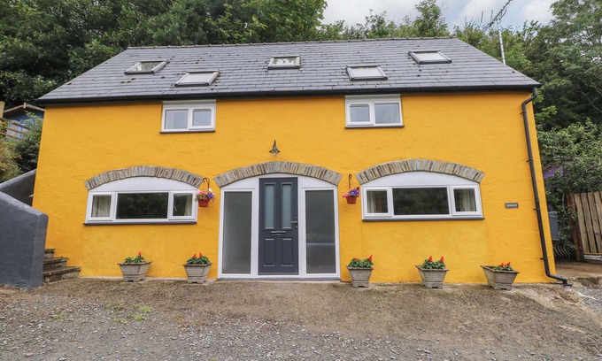 Clydey House | PENDRE BARN, pet friendly, with a garden in Cenarth