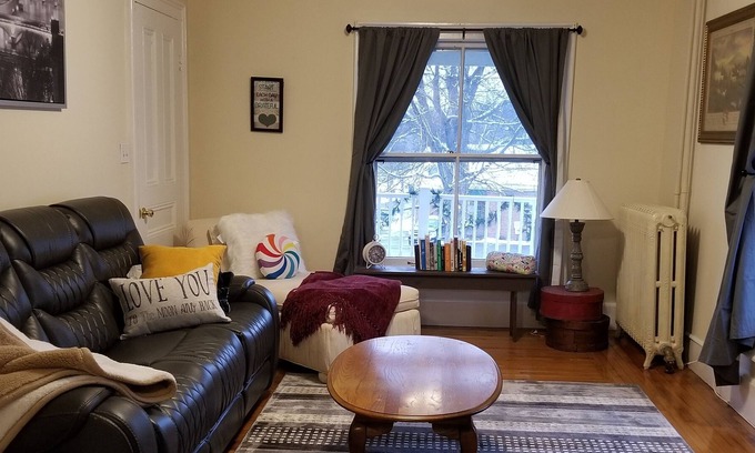 Philmont Apartment | Penelope's Flat - Laugh often, eat well and enjoy life!
