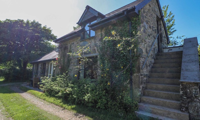 Newport House | PENFEIDR, pet friendly, with open fire in Newport, Pembrokeshire