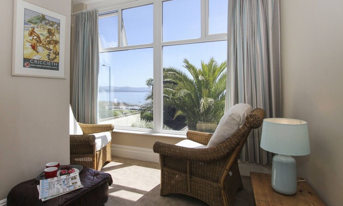 Criccieth Cottage | PENGOLWG, pet friendly, with open fire in Criccieth