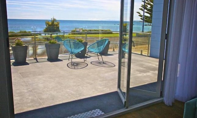 Penguin Apartment | Penguin Beachfront Apartments