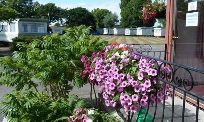 Aldwick House | Penguin Luxury 6 berth caravan