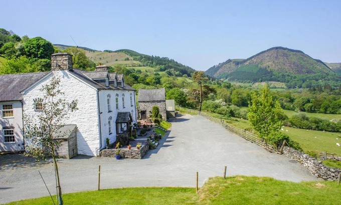 Llangynog House | Pengwern