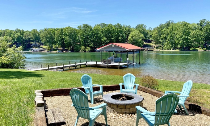 Penhook House | Penhook Hideaway at Smith Mountain Lake