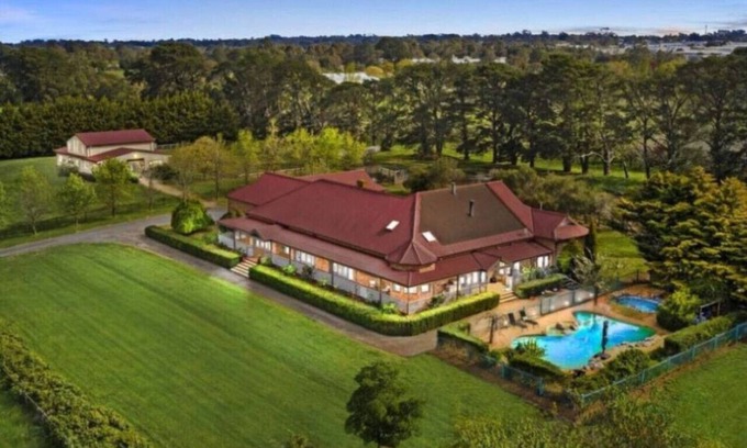 Somerville House | Peninsula Farm Stay 5bd 3Bth Gas Heated Spa & Fire Pit