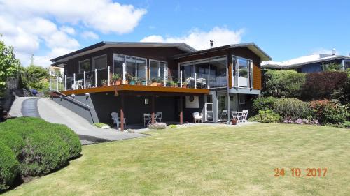 Kelvin Heights House | Peninsular Lakefront