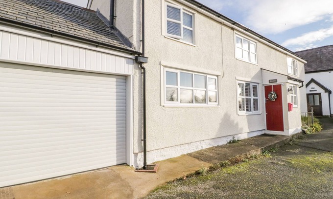 Henllan Cottage | PENNANT, pet friendly, country holiday cottage in Henllan
