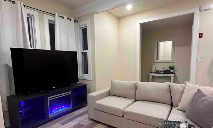 Pennsville House | Pennsvilee Spacious BEAUTIFUL 2 Bedroom HOME.