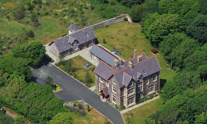 St Davids Cottage | Penrhiw Priory, Holiday Cottage St Davids, Sleeps 16, 8 bedrooms, bathrooms