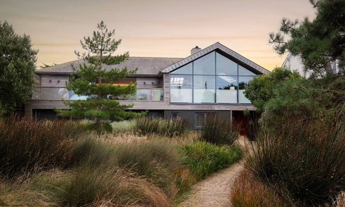 Constantine Bay Cottage | Penrich - Constantine Bay - a luxury house that sleeps 6 guests in 3 bedrooms