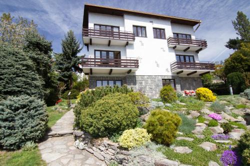 Prague 8 House | Pension Apartment Granit