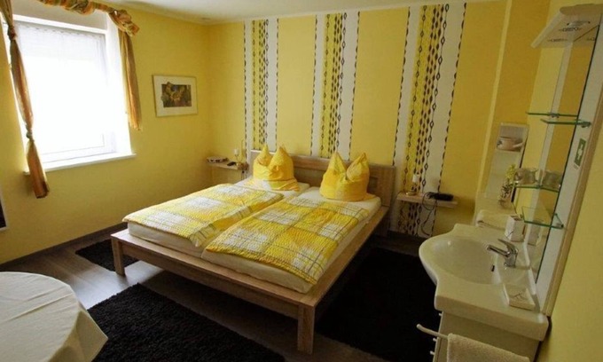 Taben-Rodt Cottage | Pension Brittnacher - Double room shower/WC