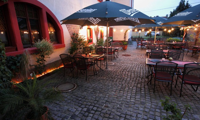 Claussnitz Hotel | Pension Gasthof und Hotel Roter Hirsch