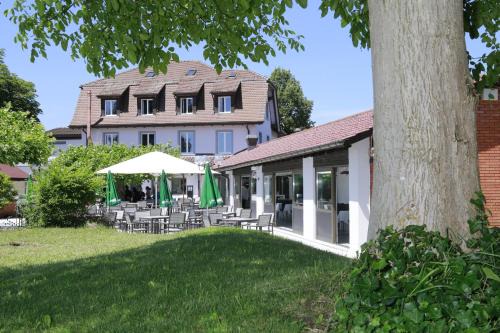 Kloten House | Pension Geerlisburg