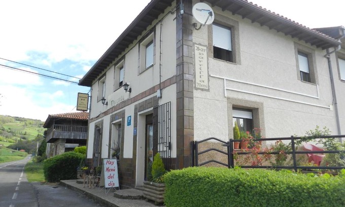 Tineo House | Pension Parrilla Casa Vicente