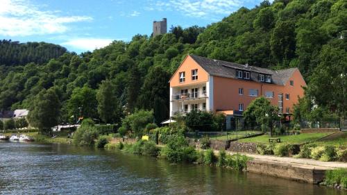 Laurenburg House | Pension & Seminarhaus "Haus am Fluss"