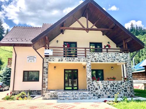 Damuc House | Pensiunea Bucur