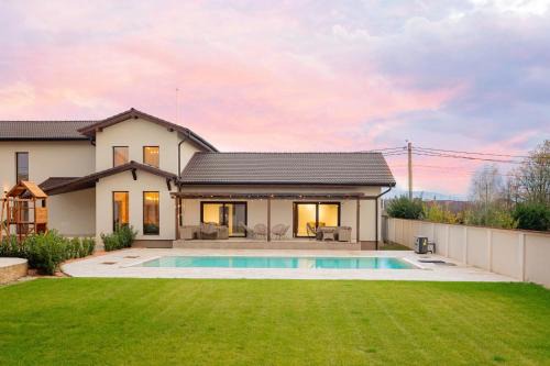 Sanmartin House | Pensiunea CARMEL